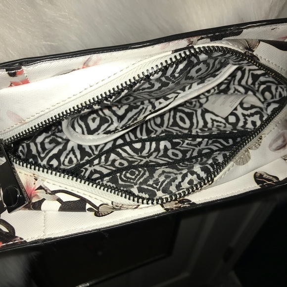 Steve Madden crossbody bag. - Picture 5 of 6